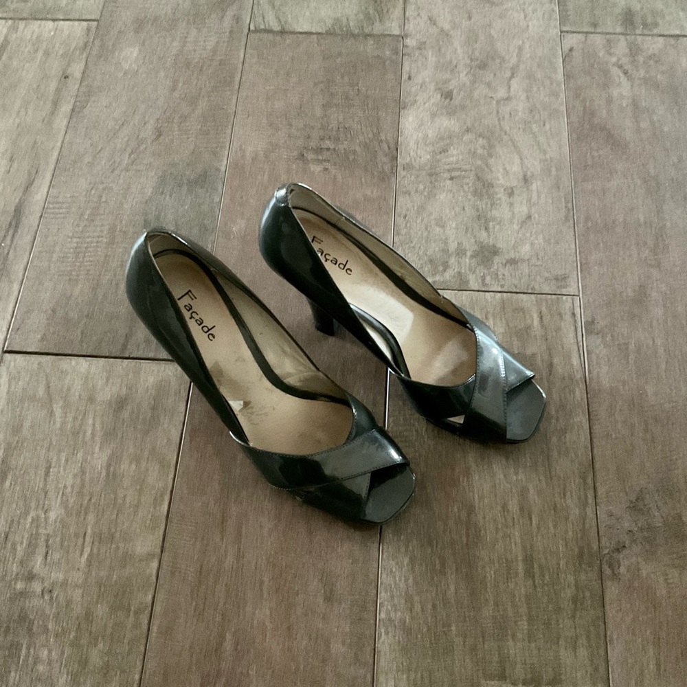 Facade Heels